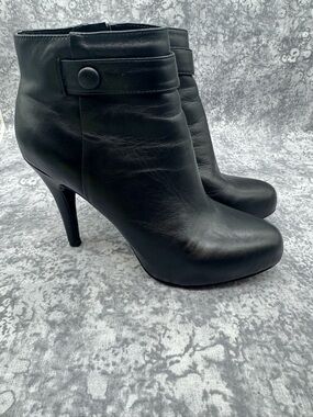 Nine West  "Gowithito" model featuring a high stiletto heels